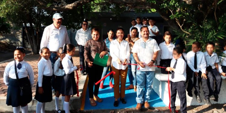 Programa “La Escuela es Nuestra” llega a la primaria Amalia Solórzano.