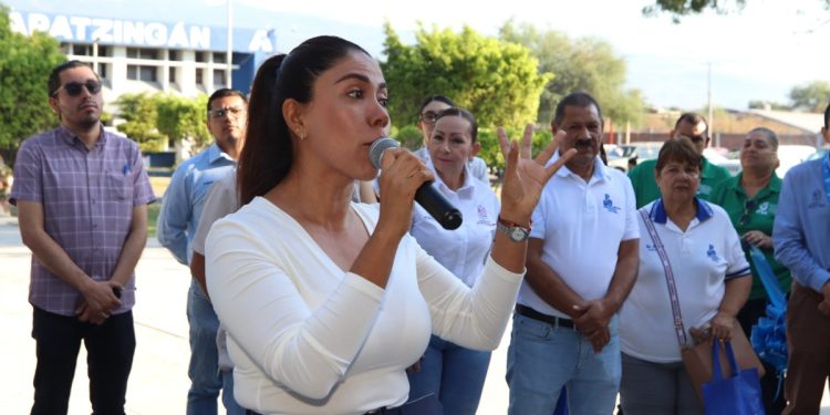 Con éxito se desarrolla la feria de Ciencia y la Tecnología en Apatzingán.