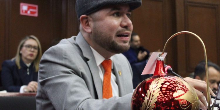 Autonomía y presupuesto pleno con reforma a la UMSNH: Reyes Galindo