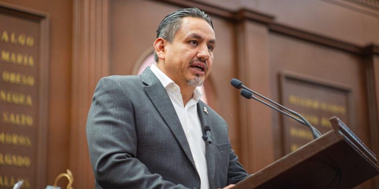 MC en el Congreso respalda a la Universidad Michoacana: Víctor Manríquez