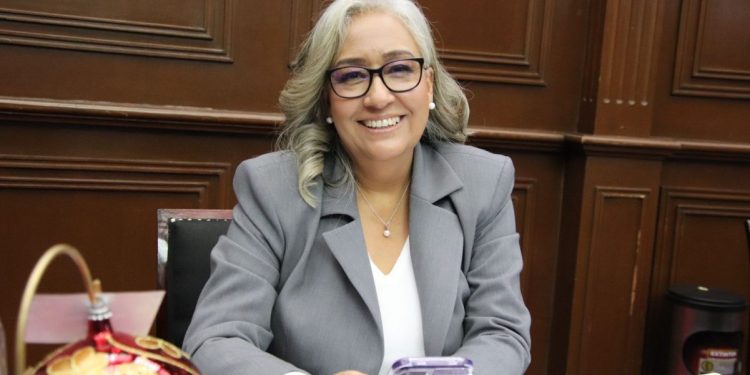 Emma Rivera celebra la aprobación de la reforma que garantiza la autonomía y estabilidad financiera de la UMSNH