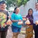 Julisa Farías entrega pollo fresco a mitad de precio a familias de Parácuaro y Apatzingán