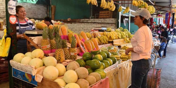 Este mercado de Morelia vende la canasta básica en 962 pesos: Sedeco