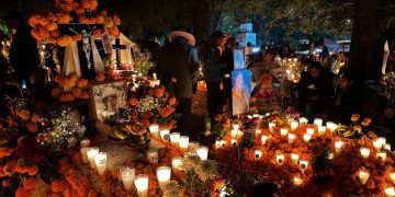 Noche de Muertos en Michoacán cautiva a turistas nacionales y extranjeros