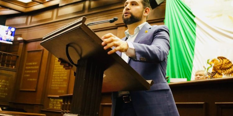 Octavio Ocampo impulsa la creación de una Comisión de Dictamen en favor de periodistas michoacanos