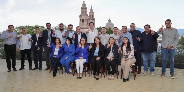 Acuerdan alcaldes y diputados panistas ir juntos por Michoacán