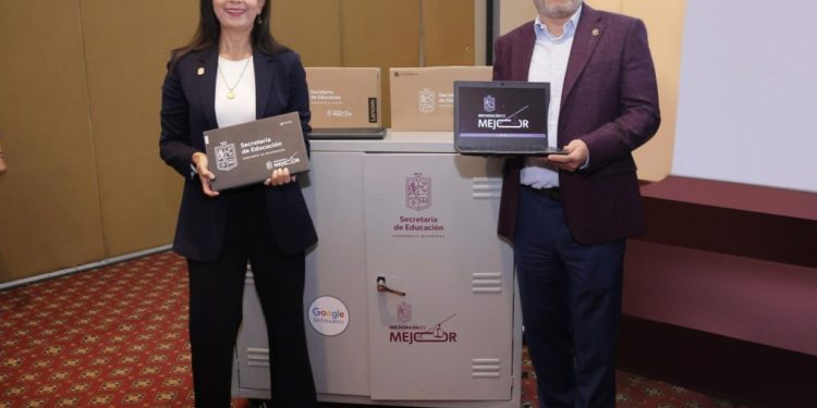 Renovación tecnológica en escuelas de Michoacán beneficiará a 65 mil estudiantes: Bedolla