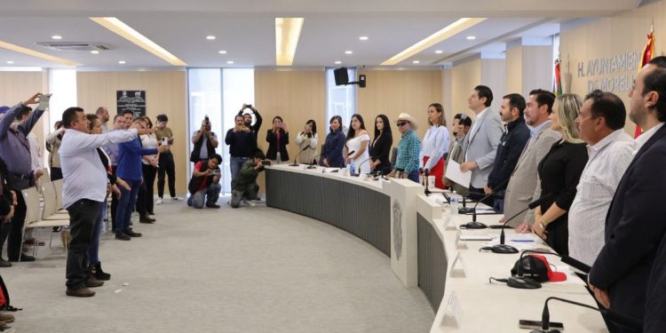 Alfonso Martínez toma protesta a jefe de tenencia de San Miguel del Monte