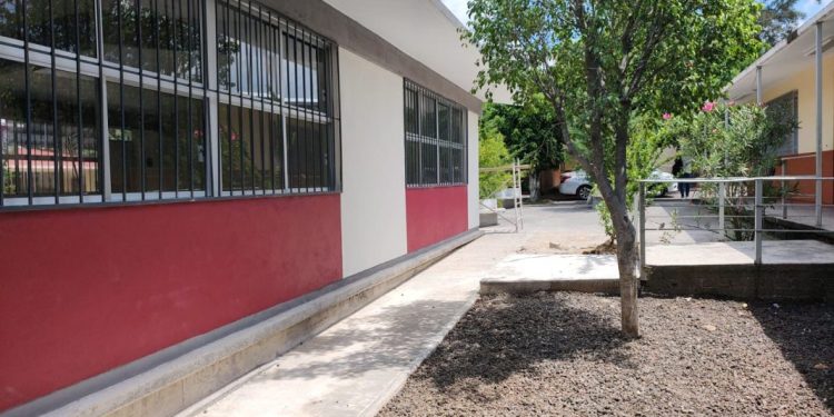 Entrega SCOP obras educativas en escuelas de Lázaro Cárdenas