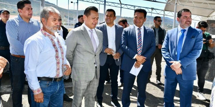 Gobierno estatal fortalece seguridad con entrega de patrullas a 7 municipios
