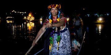 Este fin de semana vive el mágico espectáculo de canoas en Urandén