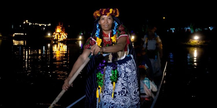 Este fin de semana vive el mágico espectáculo de canoas en Urandén