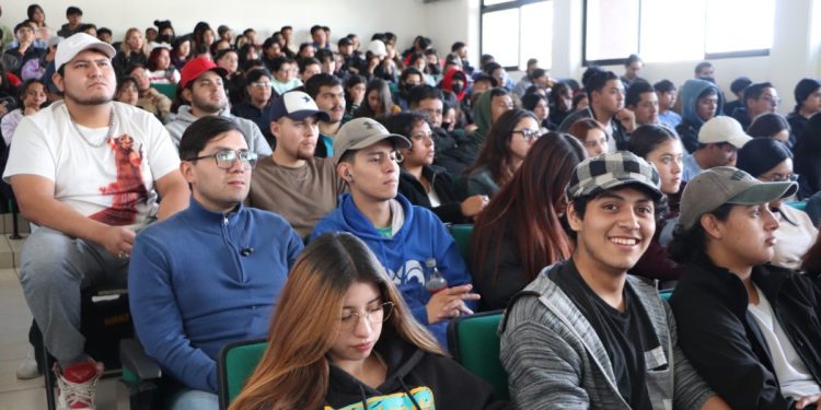 Estudiantes de la UTM enriquecen su conocimiento en conferencia sobre Seguridad Nacional