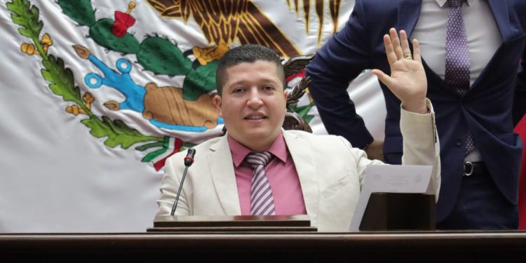 Celebra Vicente Gómez la modificación constitucional para facilitar el acceso a la vivienda