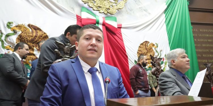 ”Al elevar programas sociales a rango constitucional, le cumplimos al pueblo”: Vicente Gómez Núñez