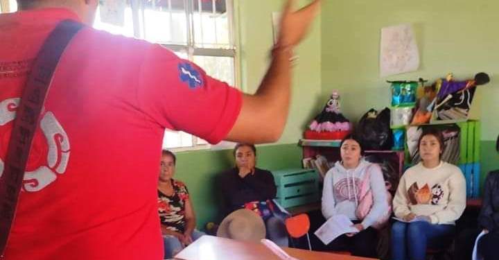 Capacita Protección Civil de Morelos a padres de familia sobre prevención de intoxicaciones y accidentes