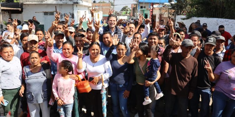 Artesanos de San Nicolás Obispo reciben con alegría a Alfonso Martínez