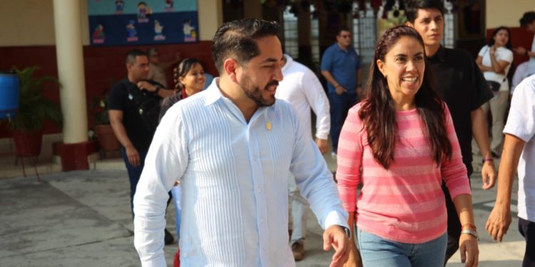 Con atractiva oferta educativa se desarrolla la ExpoUni2024 en Apatzingán