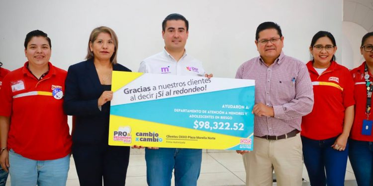 DIF Morelia recibe donativo de Redondeo OXXO en favor del CAMAR