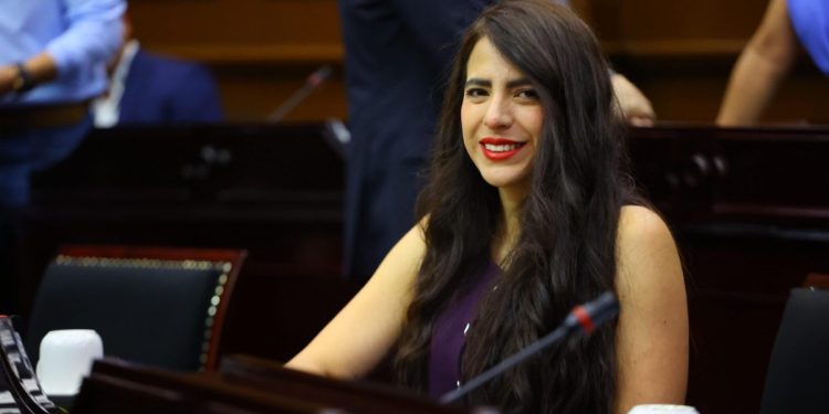 La maternidad debe ser una elección y no una condena, asegura Giulianna Bugarini