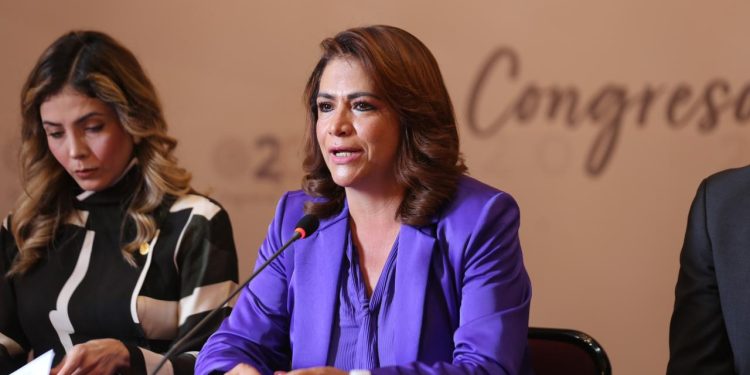 A tener abiertas todas las ventanillas y dar acompañamiento a la ciudadanía, invitó la diputada Fabiola Alanís