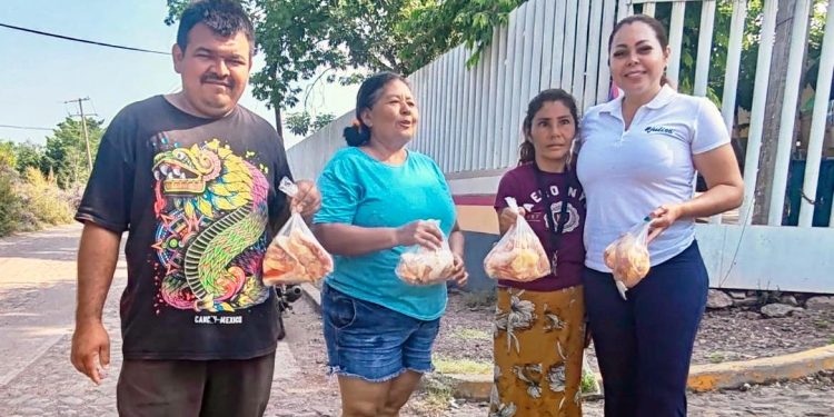 EN 6 Semana 4.8 toneladas de Pollo a bajo precio entregados a familias vulnerables; Julisa Farías