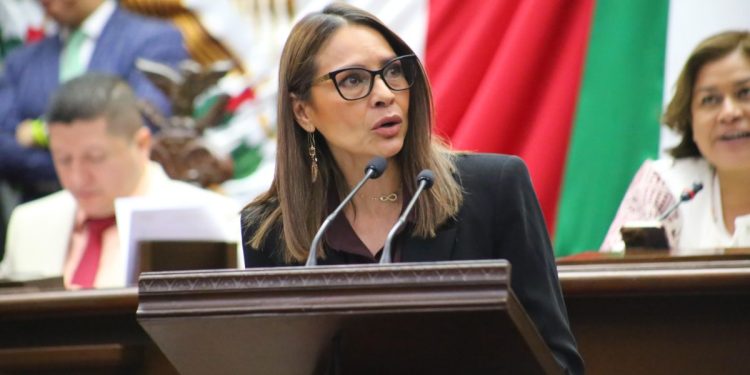 Propone Nalleli Pedraza facultar a los notarios para oficializar matrimonios en Michoacán