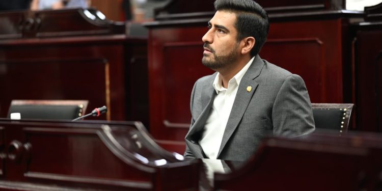 Sin bandera política en programas sociales: Poncho Chávez