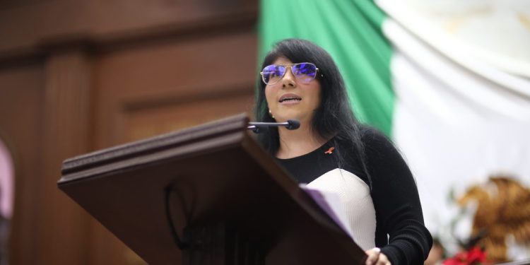 El abandono de adultos mayores es una realidad: Vanhe Caratachea