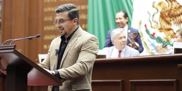 Congreso aprobó 40 millones de pesos extras para el rescate del Lago de Pátzcuaro, propuesto por el diputado Antonio Mendoza.