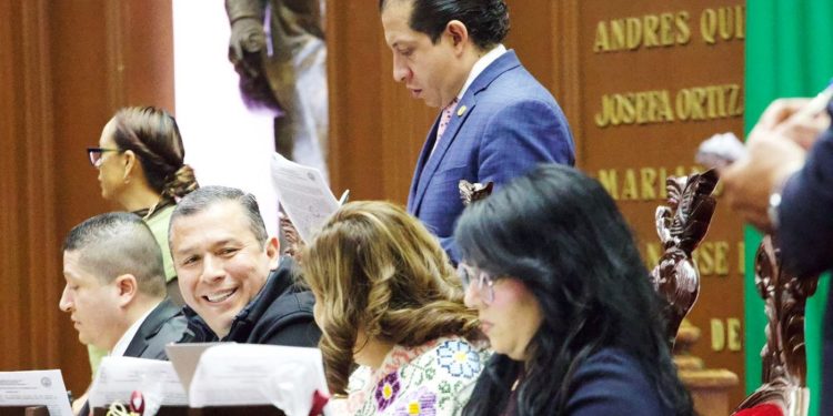 Ifigenia Martínez con letras doradas en el Congreso del Estado: JC Barragán