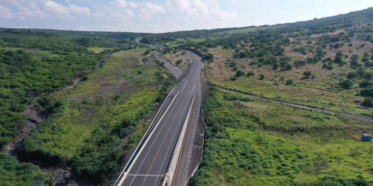 Michoacán construye 3 autopistas con apoyo del Gobierno federal