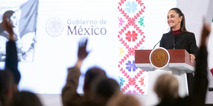 EL 3 DE ENERO INICIA ENTREGA DE NUEVAS TARJETAS DEL BANCO DEL BIENESTAR PARA PENSIÓN DE MUJERES Y EN FEBRERO PARA BECA RITA CETINA: PRESIDENTA DE MÉXICO