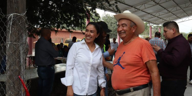 En Apatzingán entregan obra de la cancha pública de chiquihuitillo