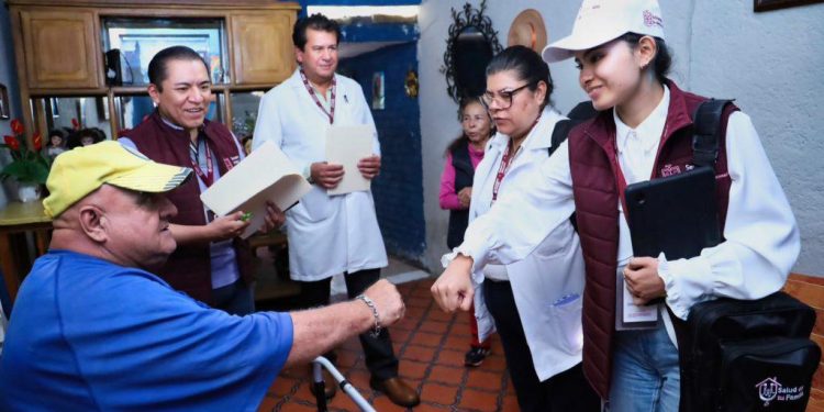 Servicios médicos gratuitos llegan hasta la puerta de más de 257 mil viviendas: SSM