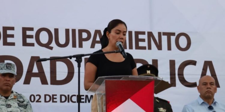 Presidenta pide a los elementos de seguridad pública cuidar y proteger a las mujeres.