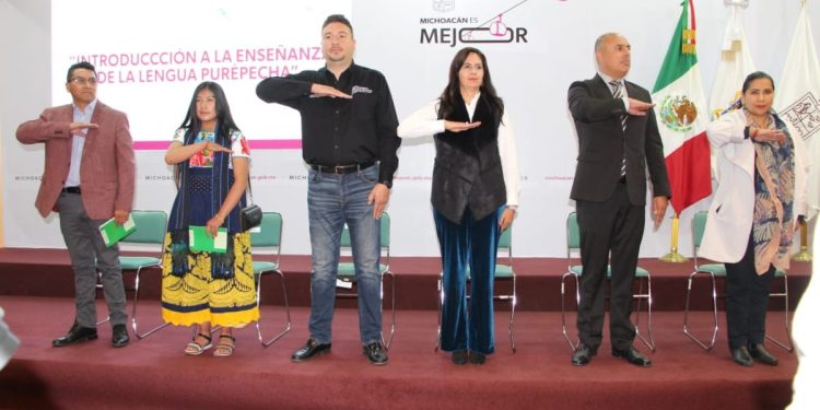 Con libro, contribuye Cecytem a preservar lengua purépecha