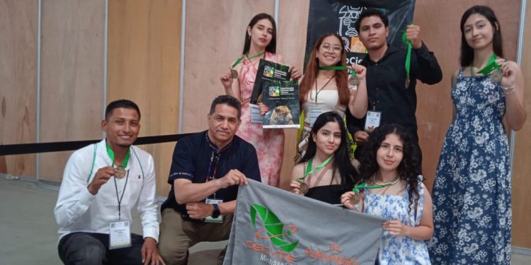 Ganan 4 oros estudiantes del Cecytem en Expo Ciencias Nacional