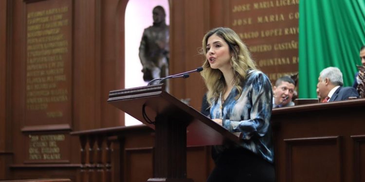 Propone Diputada Brissa Arroyo eliminar periodo de receso legislativo