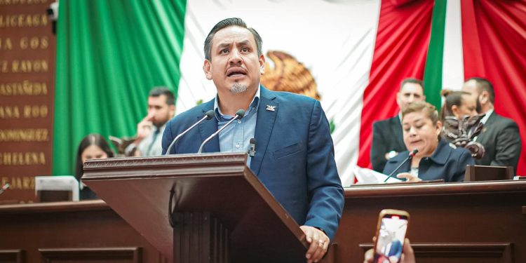 Propone Víctor Manríquez reforma para establecer concepto de arbolado urbano y garantizar su protección, cuidado y medio ambiente más sano