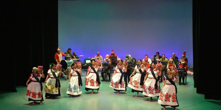 SEE vive su Festival Navideño entre música y baile