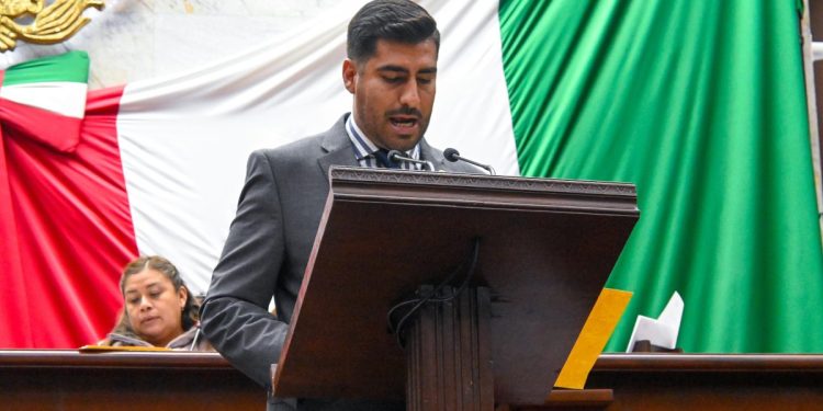 Impulsa Poncho Chávez reforma para apoyar a mujeres embarazadas en Michoacán