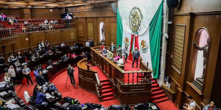 Aprueba 76 Legislatura reformas constitucionales en materia de transpa