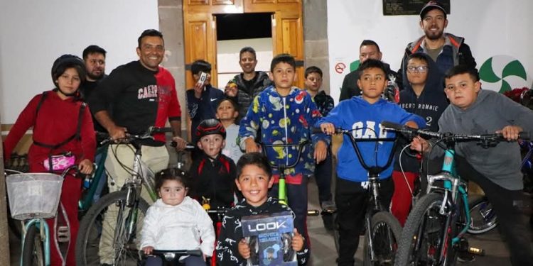 Celebra Quiroga la unión familiar y las tradiciones con la Rodada Nocturna y Posada Navideña