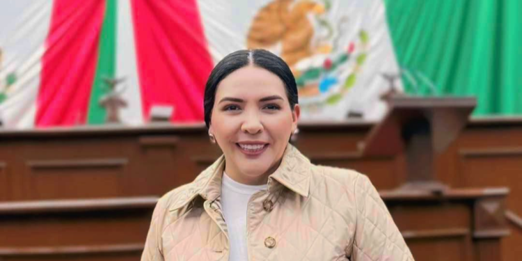 PRI rechazó desaparición de organismos autónomos: Adriana Campos