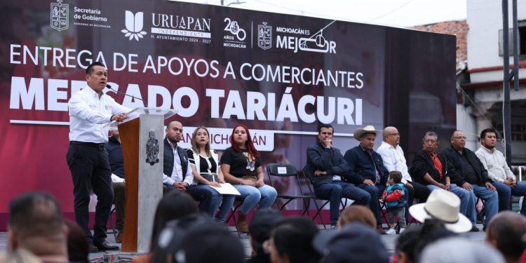 Gobierno de Michoacán entrega 2.4 mdp en apoyo a locatarios del Mercado Tariácuri