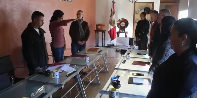 Realiza Julio César Conejo Alejos toma de protesta de la nueva síndica municipal suplente en Morelos