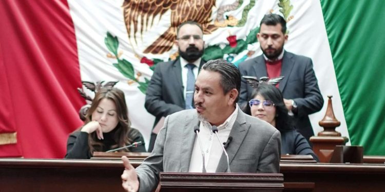 Jueces y magistrados no pueden ser seleccionados bajo criterios políticos o partidistas: Víctor Manríquez