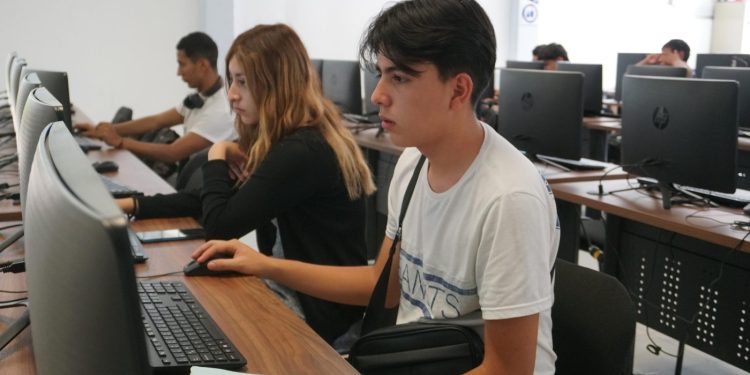 En 2024, Michoacán digitalizó pago de trámites y servicios de bachillerato y universidad