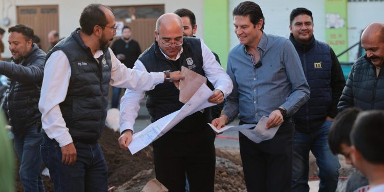 Alfonso Martínez revisa rehabilitación de Mercado del Auditorio